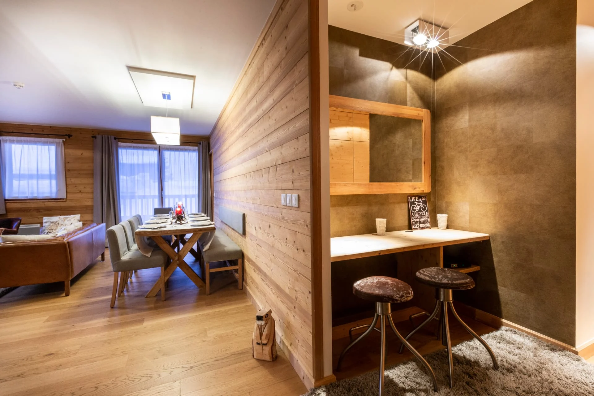 Séjour de l'appartement Gélinotte avec coin bureau, résidence Miravidi à La Rosière