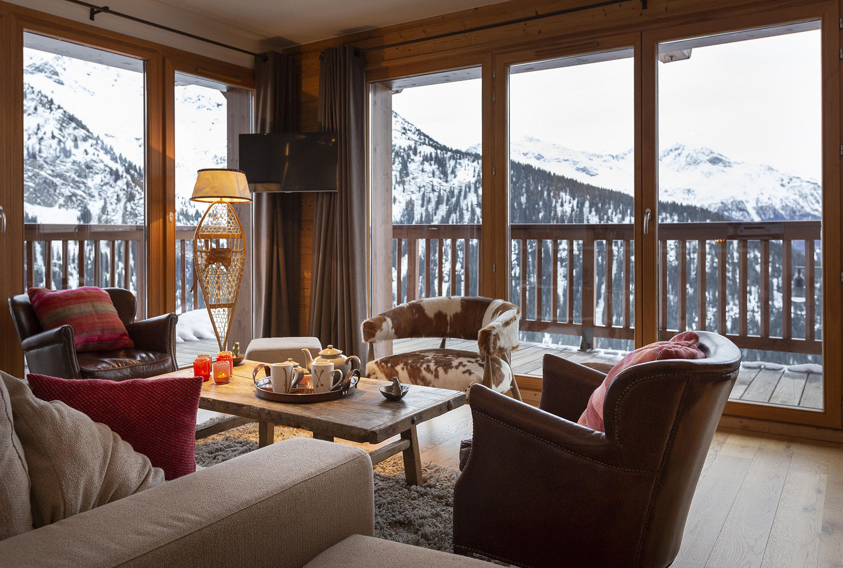 La résidence Miravidi sous la neige, au pied des pistes de La Rosière 1850